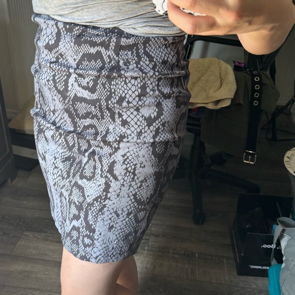Lysse Charity Pencil Skirt NWT Snake Print M - Picture 8 of 8
